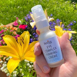 eye complex firming creme in hand