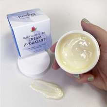 Cream Hydratante Open Jar and Box with Splotch of Cream