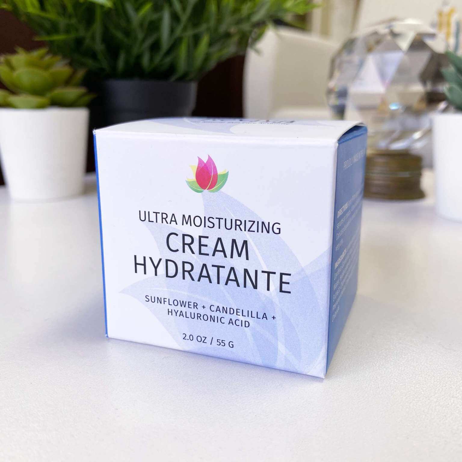 Cream Hydratante box at sharp angle