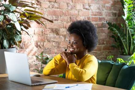 side-view-smiling-afro-american-biracial-millennial-woman-wearing-headset-communicating-via-video_t20_G0z8lR