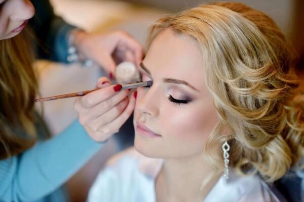 wedding makeup artist making a make up for bride 2021 08 26 16 24 00 utc