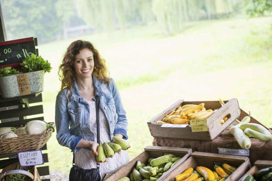 an organic fruit and vegetable farm a young woman 2022 03 04 02 42 14 utc