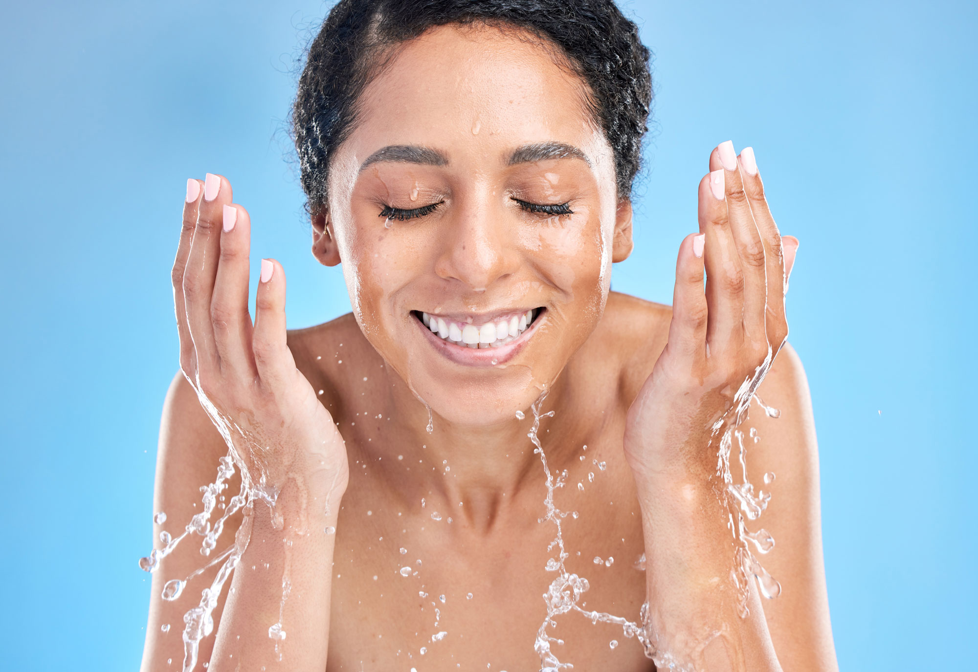 water splash black woman cleaning face on blue bac 2023 11 27 05 12 36 utc